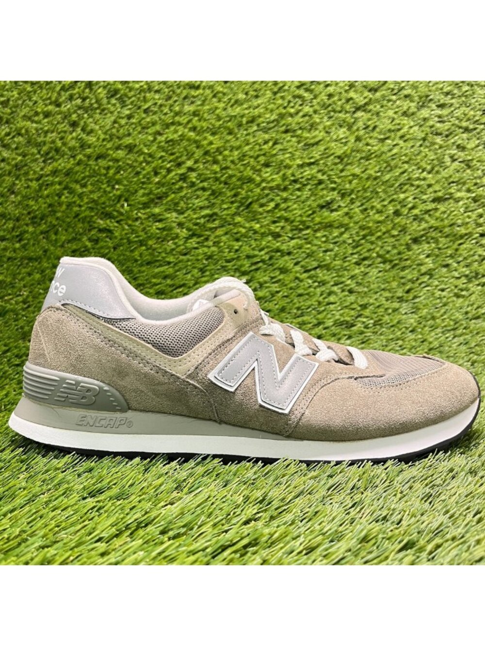 New Balance 574 Mens Size 10 Gray White Athletic Running Walking Shoes Sneakers